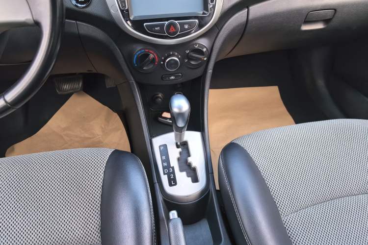 Used Hyundai Verna Ray 2014 1.4L Automatic TOP Gear Lever