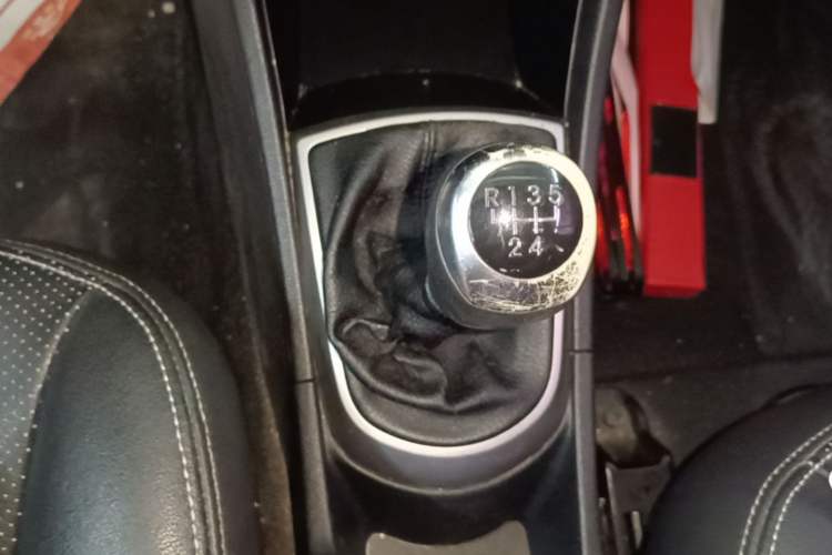 Used Hyundai Verna Ray 2014 1.4L Manual GLX Gear Lever