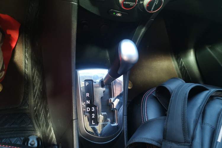 Used Hyundai Verna Ray 2014 1.6L Automatic TOP Gear Lever