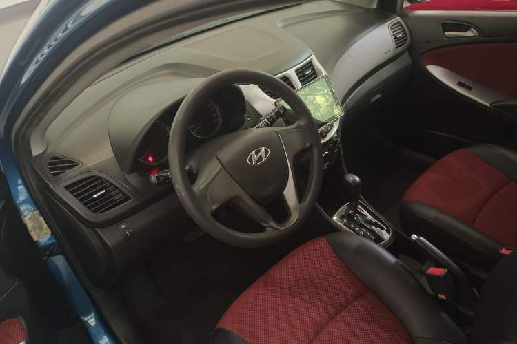 Used Hyundai Verna Ray 2014 1.4L Automatic GLX Interior 2
