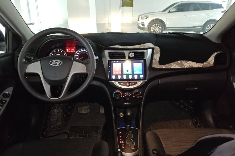 Used Hyundai Verna Ray 2014 1.4L Automatic GLX Interior 2