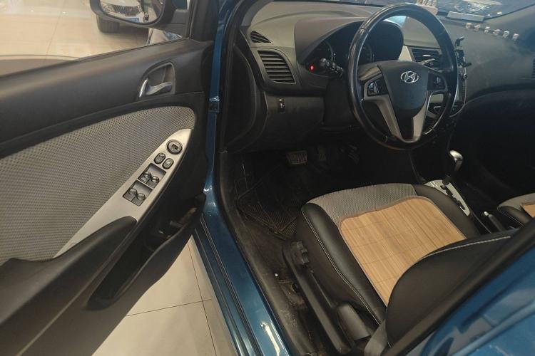 Used Hyundai Verna Ray 2014 1.6L Automatic TOP Interior 2