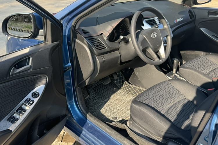 Used Hyundai Verna Ray 2014 1.4L Automatic GLX Interior 3