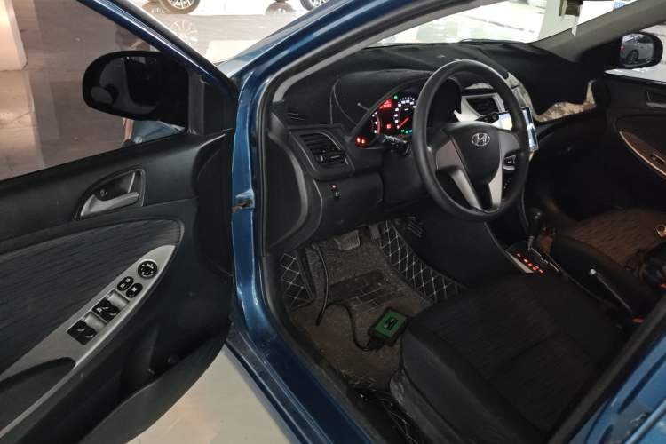 Used Hyundai Verna Ray 2014 1.4L Automatic GLX Interior 3