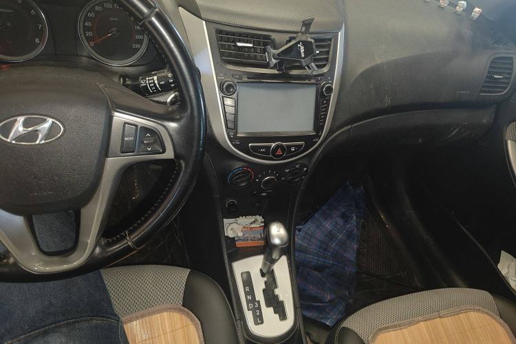 Used Hyundai Verna Ray 2014 1.6L Automatic TOP Interior 3