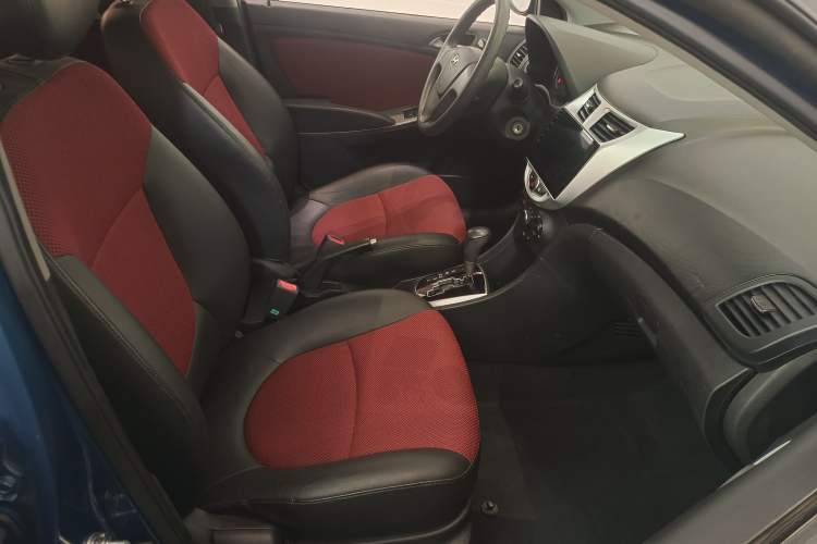 Used Hyundai Verna Ray 2014 1.4L Automatic GLX Interior 4