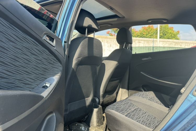 Used Hyundai Verna Ray 2014 1.4L Automatic GLX Interior 4