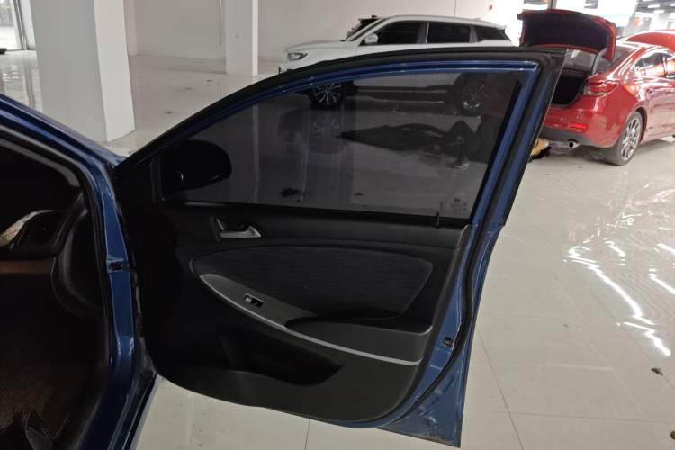 Used Hyundai Verna Ray 2014 1.4L Automatic GLX Interior 5