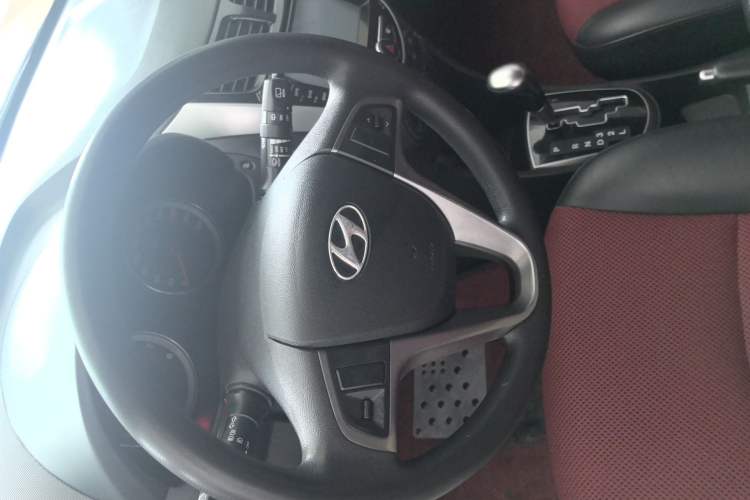 Used Hyundai Verna Ray 2014 1.6L Automatic TOP Interior 6
