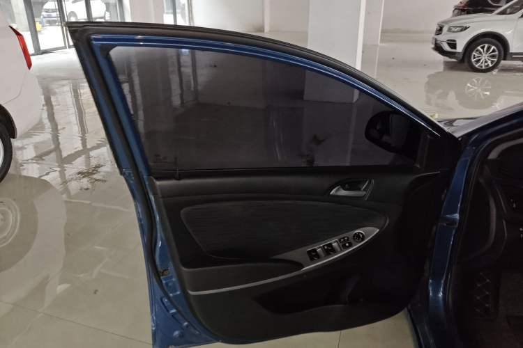 Used Hyundai Verna Ray 2014 1.4L Automatic GLX Interior 7