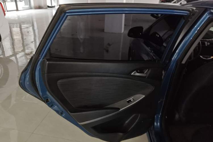 Used Hyundai Verna Ray 2014 1.4L Automatic GLX Interior 8