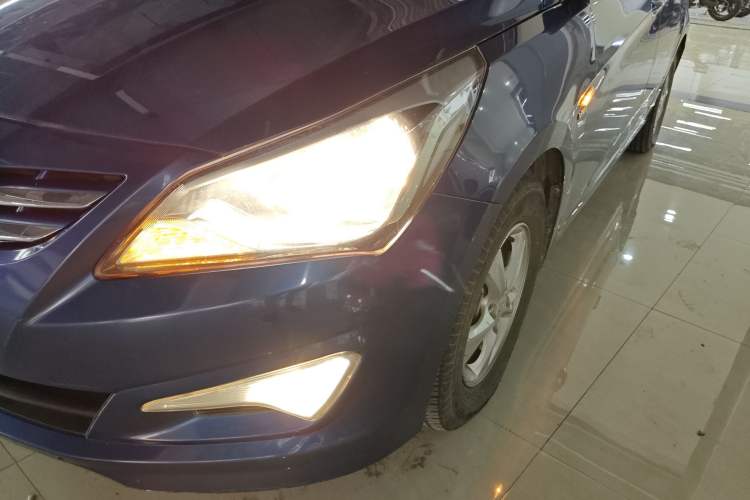 Used Hyundai Verna Ray 2014 1.4L Automatic GLX Left Front Headlight