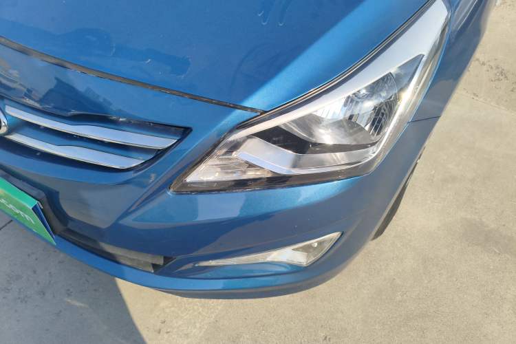 Used Hyundai Verna Ray 2014 1.4L Automatic GLX Left Front Headlight