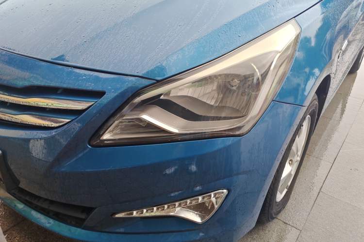 Used Hyundai Verna Ray 2014 1.4L Automatic GLX Left Front Headlight