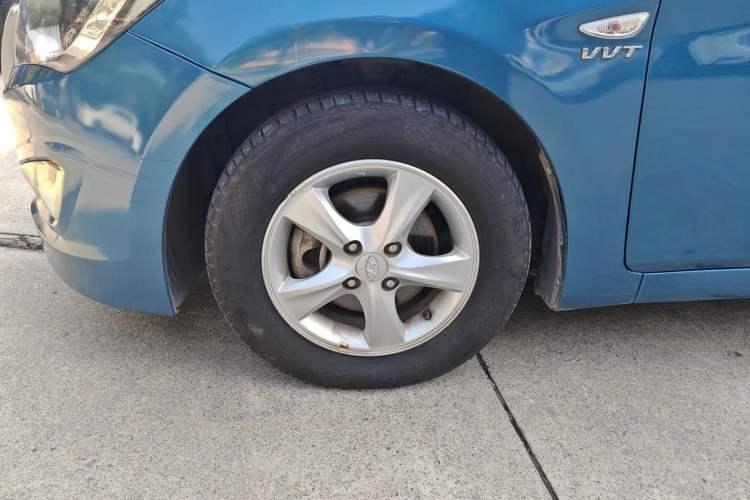 Used Hyundai Verna Ray 2014 1.4L Automatic GLX Left Front Wheel Hub