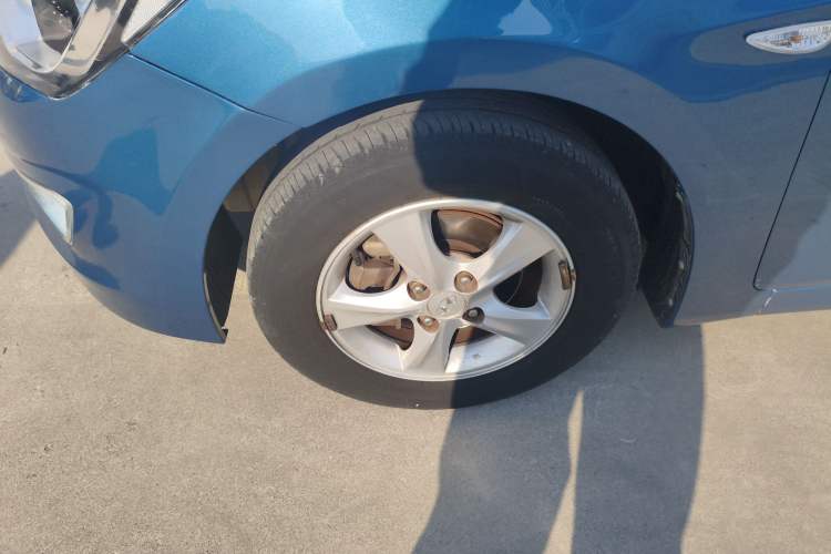 Used Hyundai Verna Ray 2014 1.4L Automatic GLX Left Front Wheel Hub