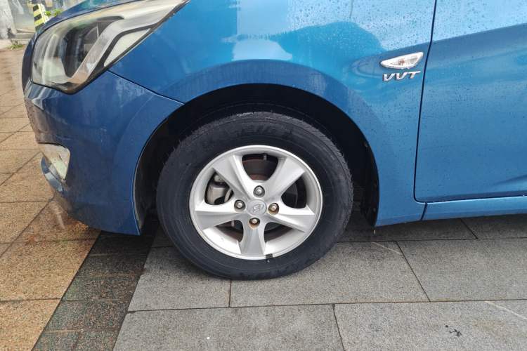 Used Hyundai Verna Ray 2014 1.4L Automatic GLX Left Front Wheel Hub