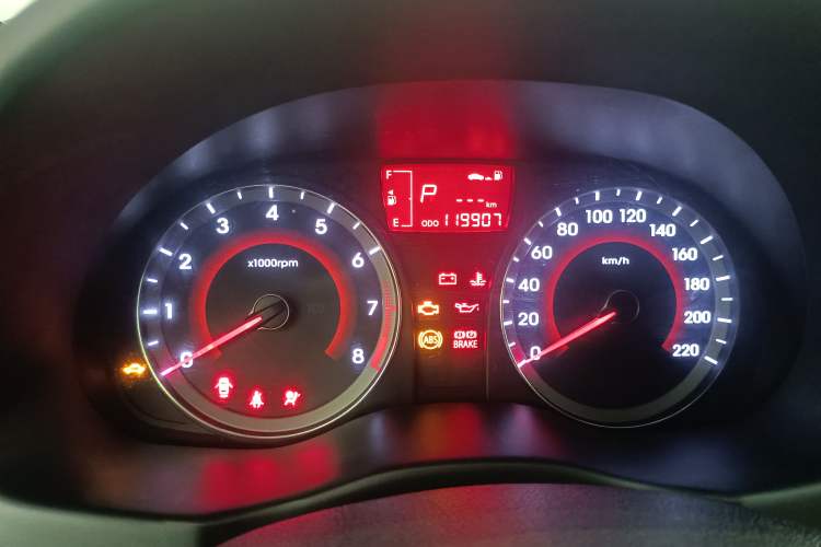 Used Hyundai Verna Ray 2014 1.4L Automatic GLX Odometer Close Up