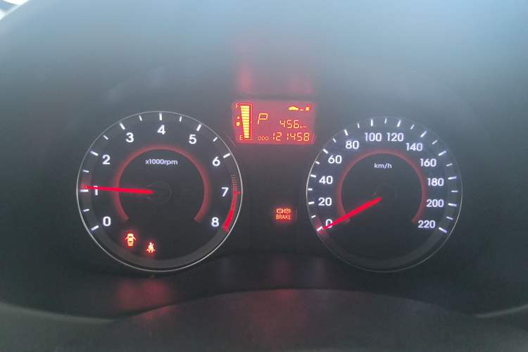 Used Hyundai Verna Ray 2014 1.6L Automatic TOP Odometer Close Up