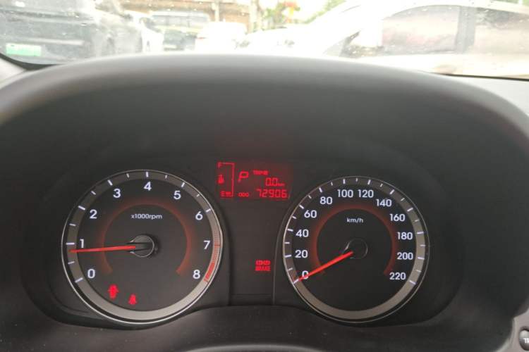 Used Hyundai Verna Ray 2014 1.6L Automatic TOP Odometer Close Up