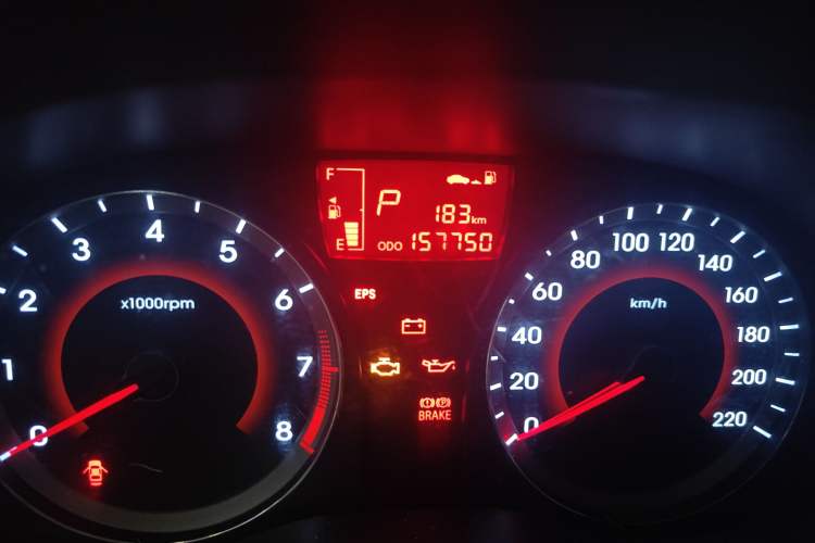 Used Hyundai Verna Ray 2014 1.6L Automatic TOP Odometer Close Up