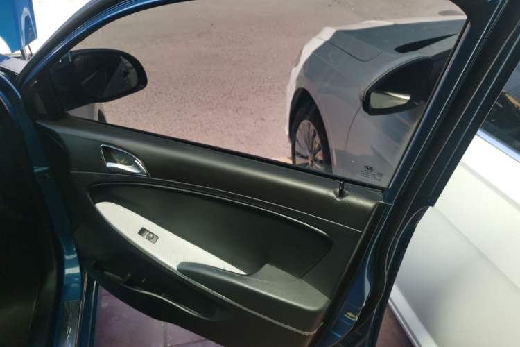 Used Hyundai Verna Ray 2014 1.6L Automatic TOP Right Front Door Interior