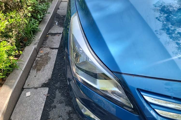 Used Hyundai Verna Ray 2014 1.4L Manual GLX Right Front Headlight