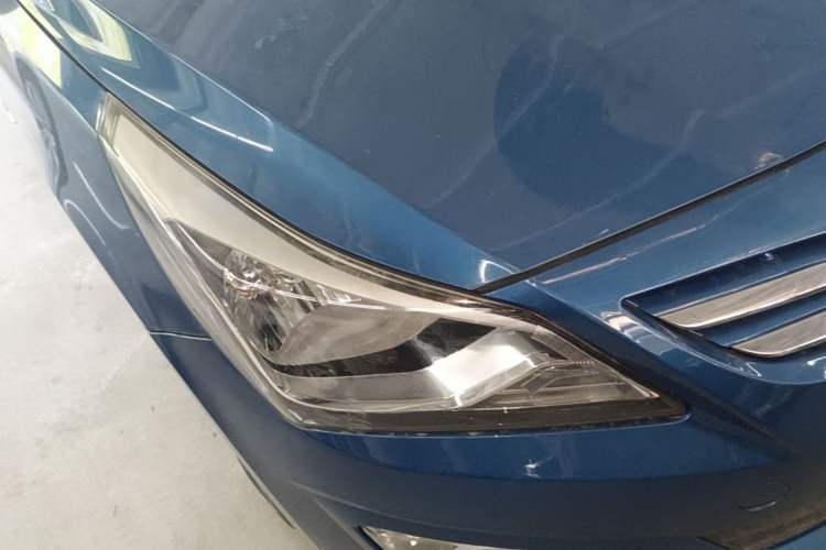 Used Hyundai Verna Ray 2014 1.4L Manual GLX Right Front Headlight