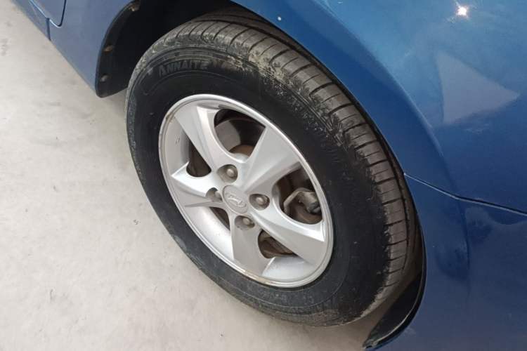 Used Hyundai Verna Ray 2014 1.4L Manual GLX Right Front Wheel Hub