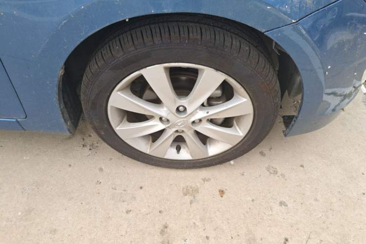 Used Hyundai Verna Ray 2014 1.6L Automatic TOP Right Front Wheel Hub