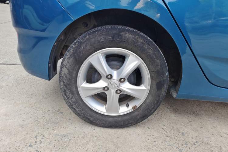 Used Hyundai Verna Ray 2014 1.4L Automatic GLX Right Rear Wheel Hub