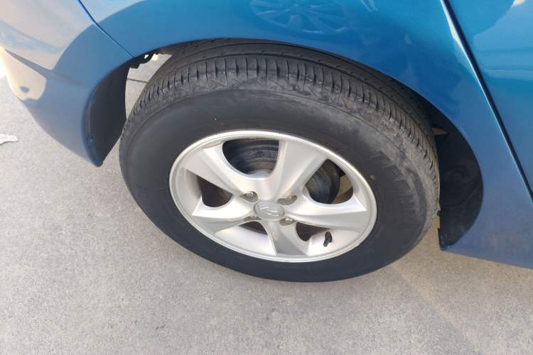 Used Hyundai Verna Ray 2014 1.4L Automatic GLX Right Rear Wheel Hub