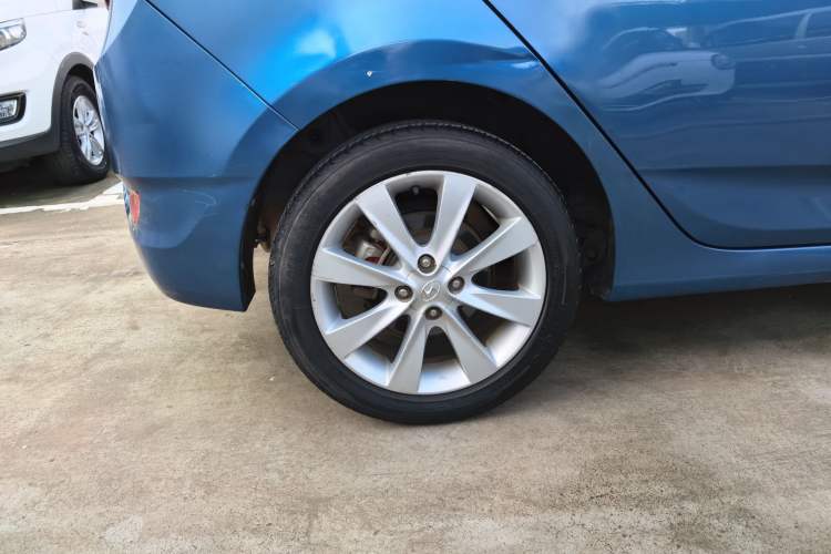 Used Hyundai Verna Ray 2014 1.4L Automatic TOP Right Rear Wheel Hub