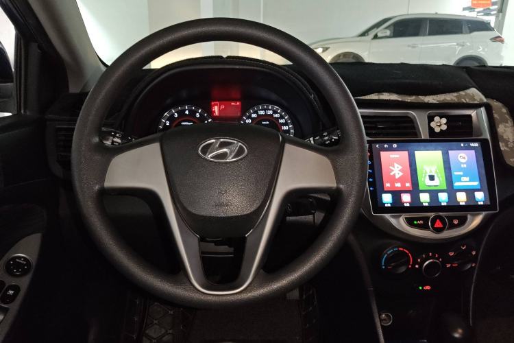 Used Hyundai Verna Ray 2014 1.4L Automatic GLX Steering Wheel