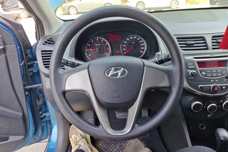 Used Hyundai Verna Ray 2014 1.4L Automatic GLX Steering Wheel