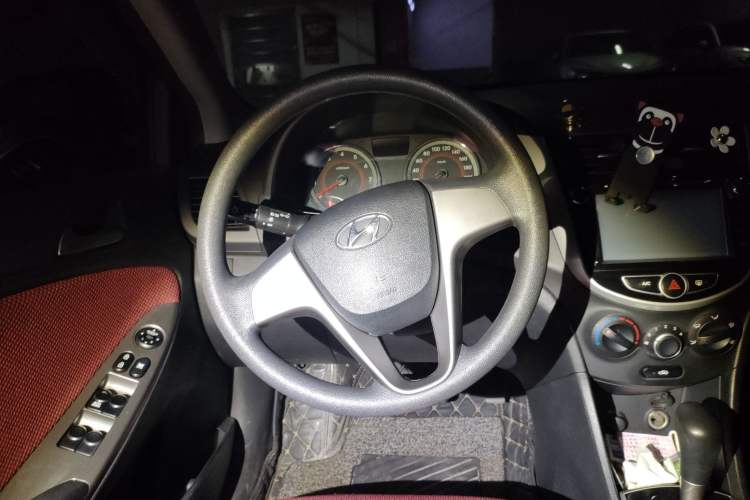 Used Hyundai Verna Ray 2014 1.4L Automatic GLX Steering Wheel