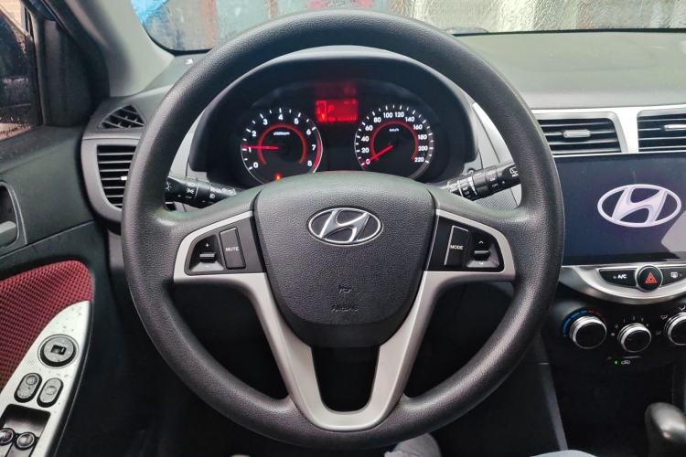 Used Hyundai Verna Ray 2014 1.4L Automatic GLX Steering Wheel