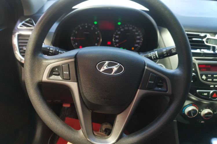 Used Hyundai Verna Ray 2014 1.6L Automatic TOP Steering Wheel