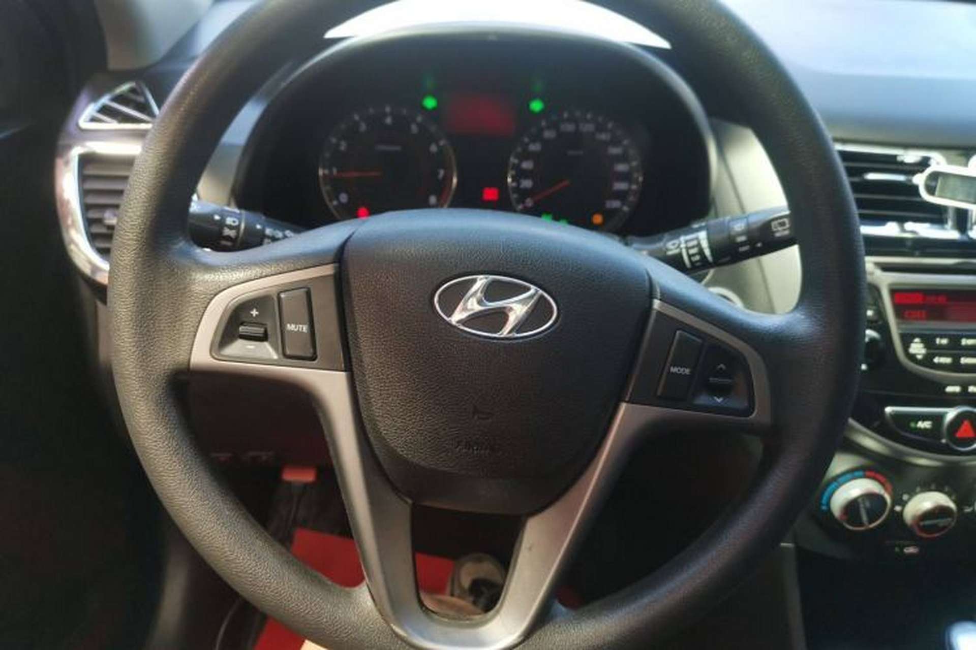 Used Hyundai Verna Ray 2014 1.6L Automatic TOP Steering Wheel