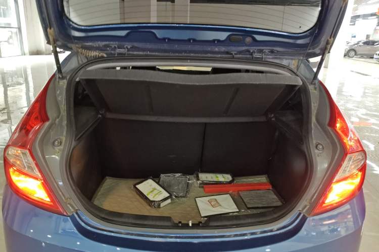 Used Hyundai Verna Ray 2014 1.4L Automatic GLX Trunk