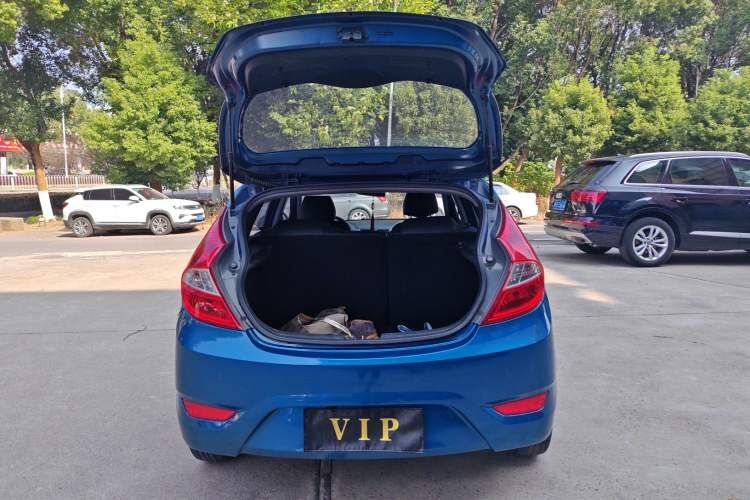 Used Hyundai Verna Ray 2014 1.4L Automatic GLX Trunk