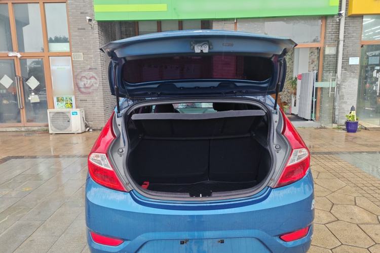 Used Hyundai Verna Ray 2014 1.4L Automatic GLX Trunk