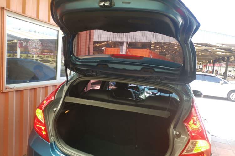 Used Hyundai Verna Ray 2014 1.6L Automatic TOP Trunk