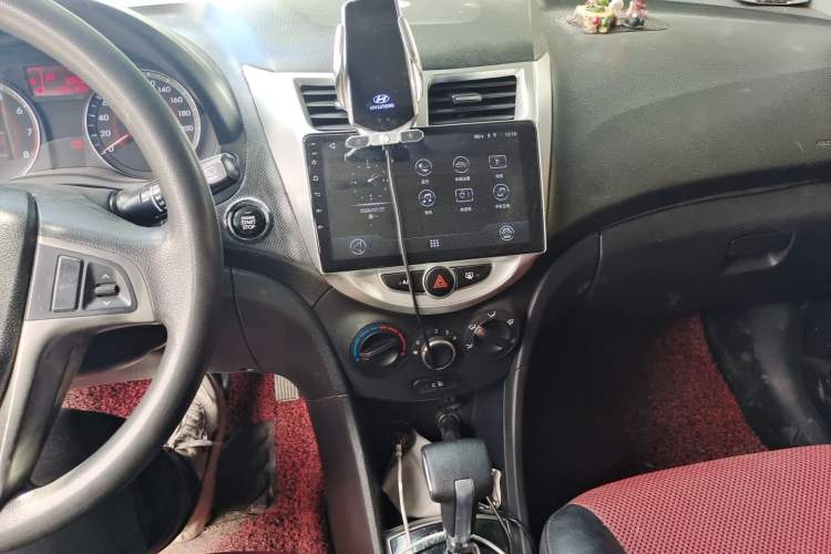 Used Hyundai Verna Ray 2014 1.6L Automatic TOP Audio And AC Panel