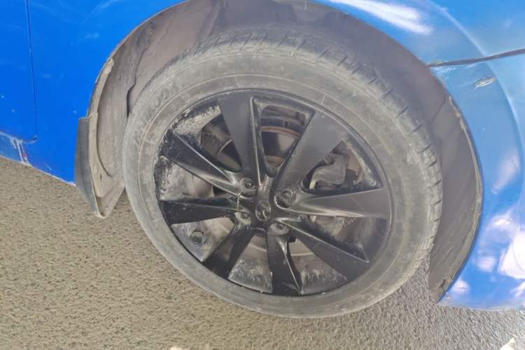 Used Hyundai Verna Ray 2014 1.6L Automatic TOP Right Front Wheel Hub