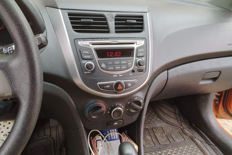 Used Hyundai Verna Ray 2014 1.4L Automatic TOP Audio And AC Panel