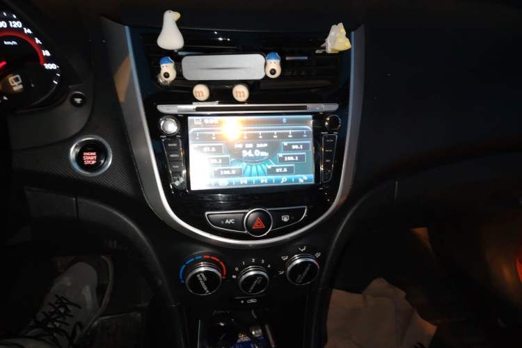 Used Hyundai Verna Ray 2014 1.6L Automatic TOP Audio And AC Panel