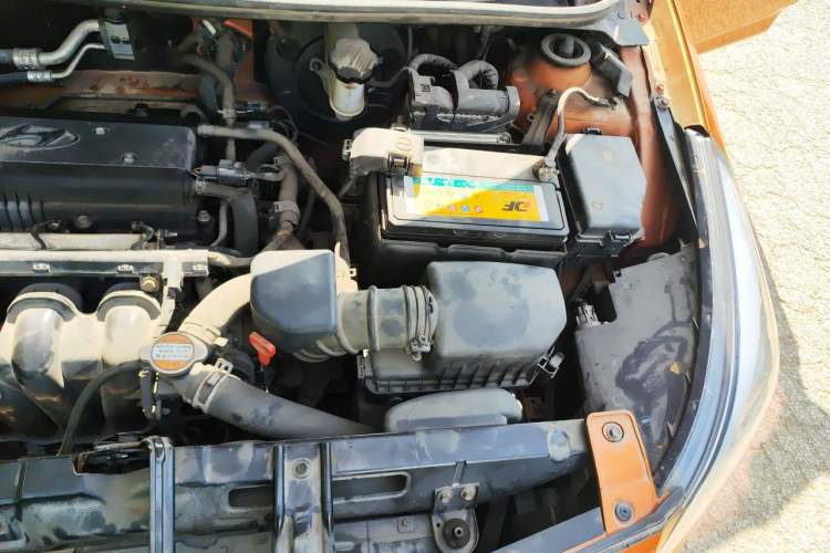 Used Hyundai Verna Ray 2014 1.4L Automatic GLX Engine Bay Left
