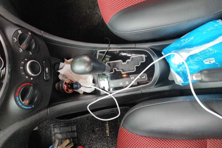 Used Hyundai Verna Ray 2014 1.4L Automatic GLX Gear Lever