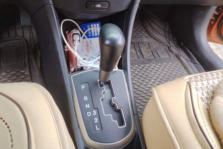 Used Hyundai Verna Ray 2014 1.4L Automatic TOP Gear Lever